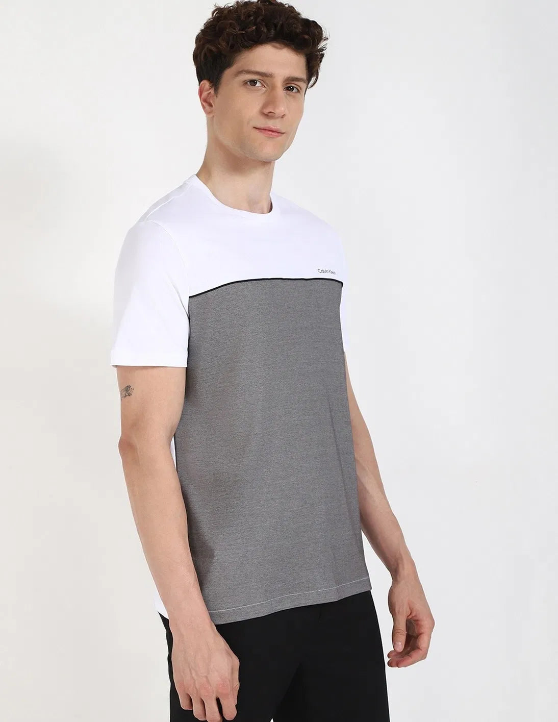 CALVIN KLEIN CAMISETA