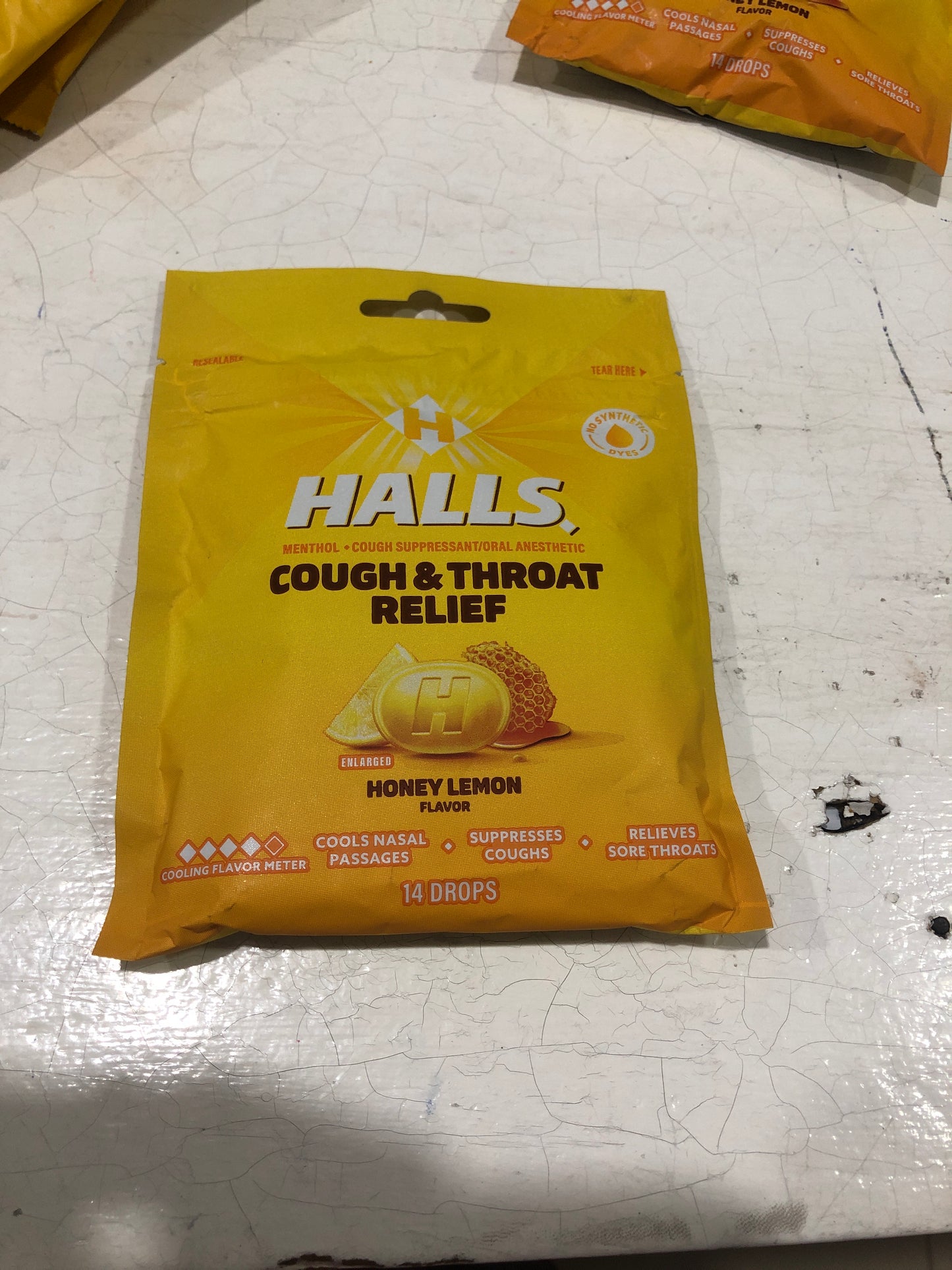 HALLS HONEY LEMON